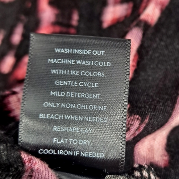 🩵 2/$25 🩵Simply Vera Super Soft Rayon Tee Size Medium - Picture 7 of 8